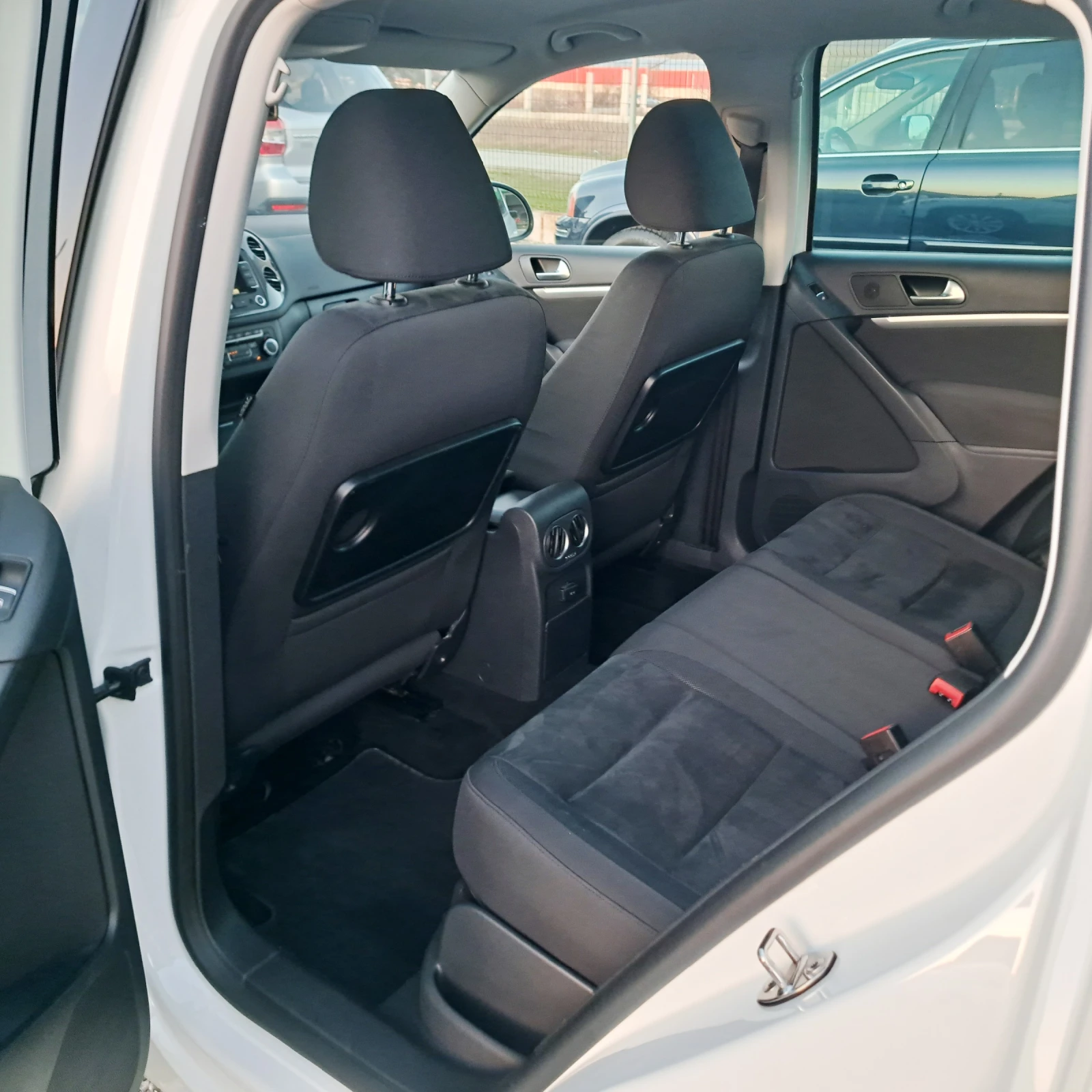 VW Tiguan 2.0TDI* 140HP* FACE* PARKTRONIC* ОТЛИЧЕН!* , снимка 10 - Автомобили и джипове - 53835684