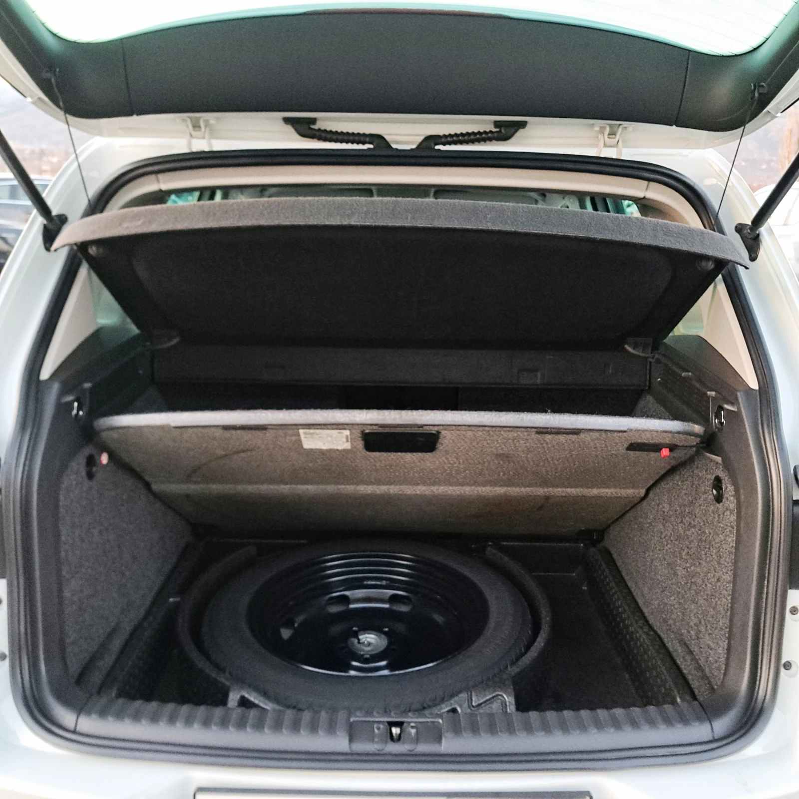 VW Tiguan 2.0TDI* 140HP* FACE* PARKTRONIC* ОТЛИЧЕН!* , снимка 16 - Автомобили и джипове - 53835684