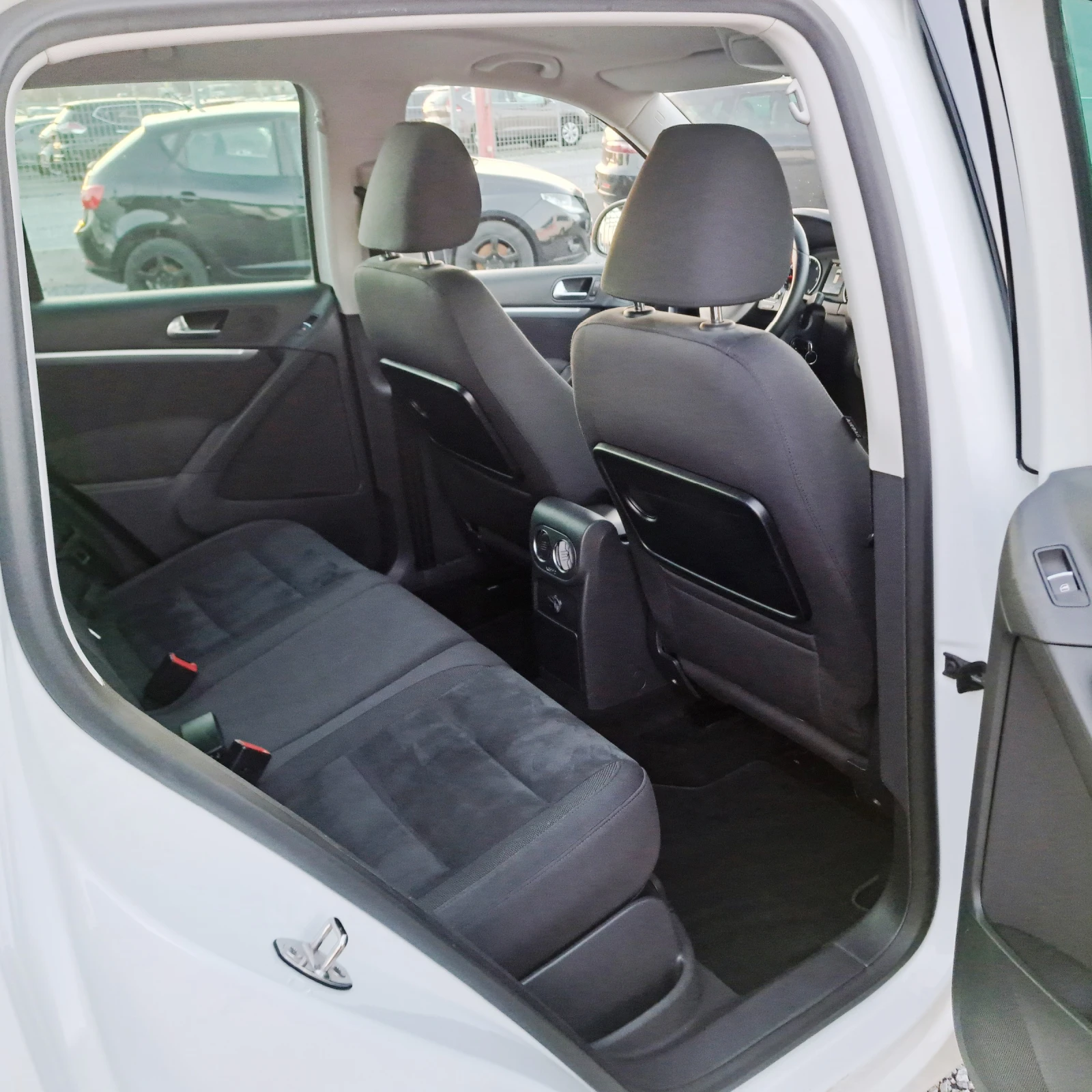 VW Tiguan 2.0TDI* 140HP* FACE* PARKTRONIC* ОТЛИЧЕН!* , снимка 12 - Автомобили и джипове - 53835684