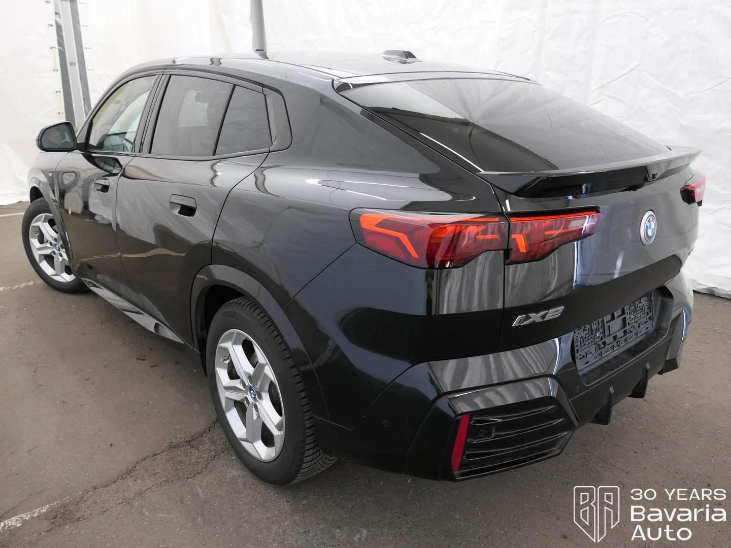 BMW iX2 20  eDrive M Sport Paket, снимка 2 - Автомобили и джипове - 53917171