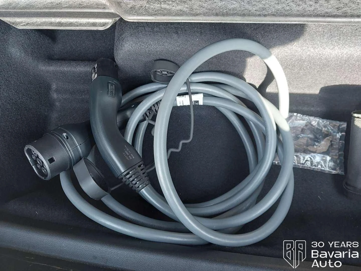 BMW iX2 20  eDrive M Sport Paket, снимка 15 - Автомобили и джипове - 53917171