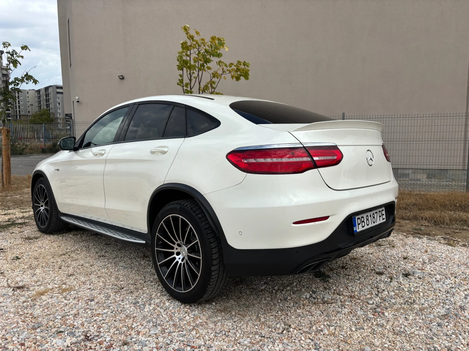 Mercedes-Benz GLC 43 AMG 4MATIC | PANO, снимка 3 - Автомобили и джипове - 53958920