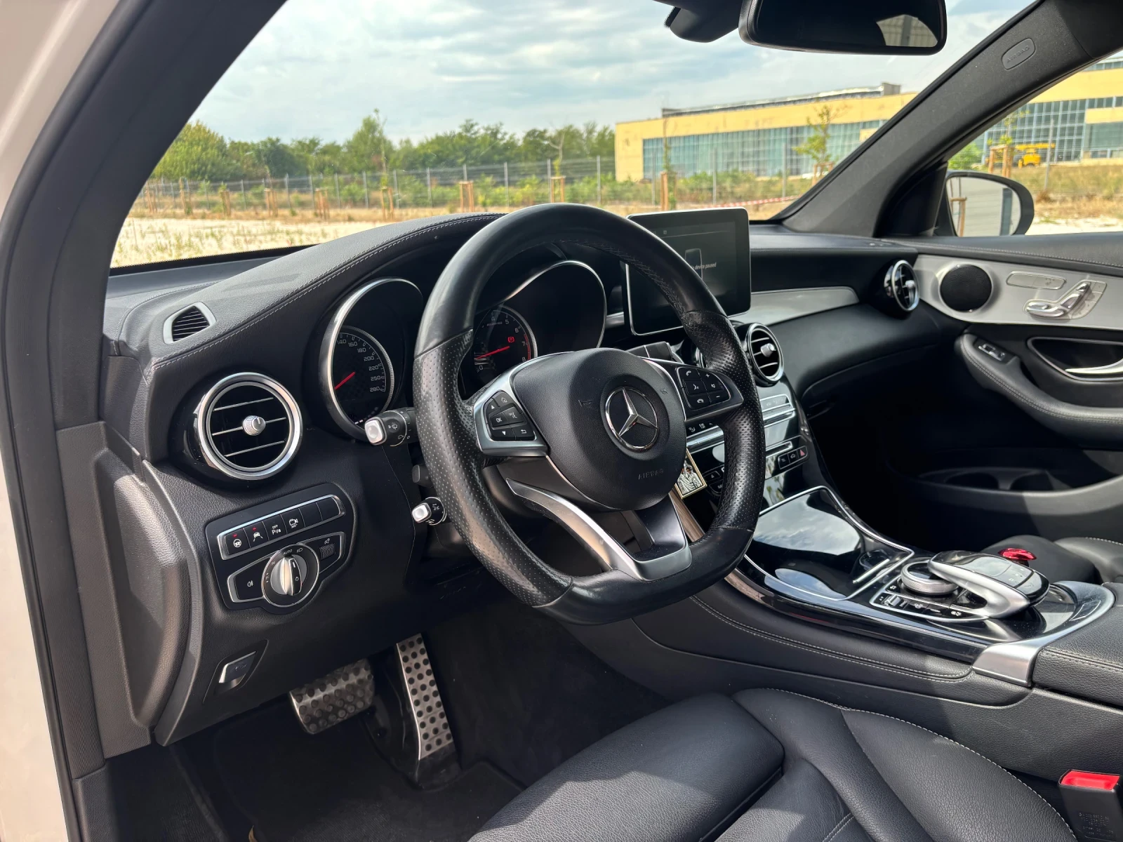 Mercedes-Benz GLC 43 AMG 4MATIC | PANO, снимка 5 - Автомобили и джипове - 53958920