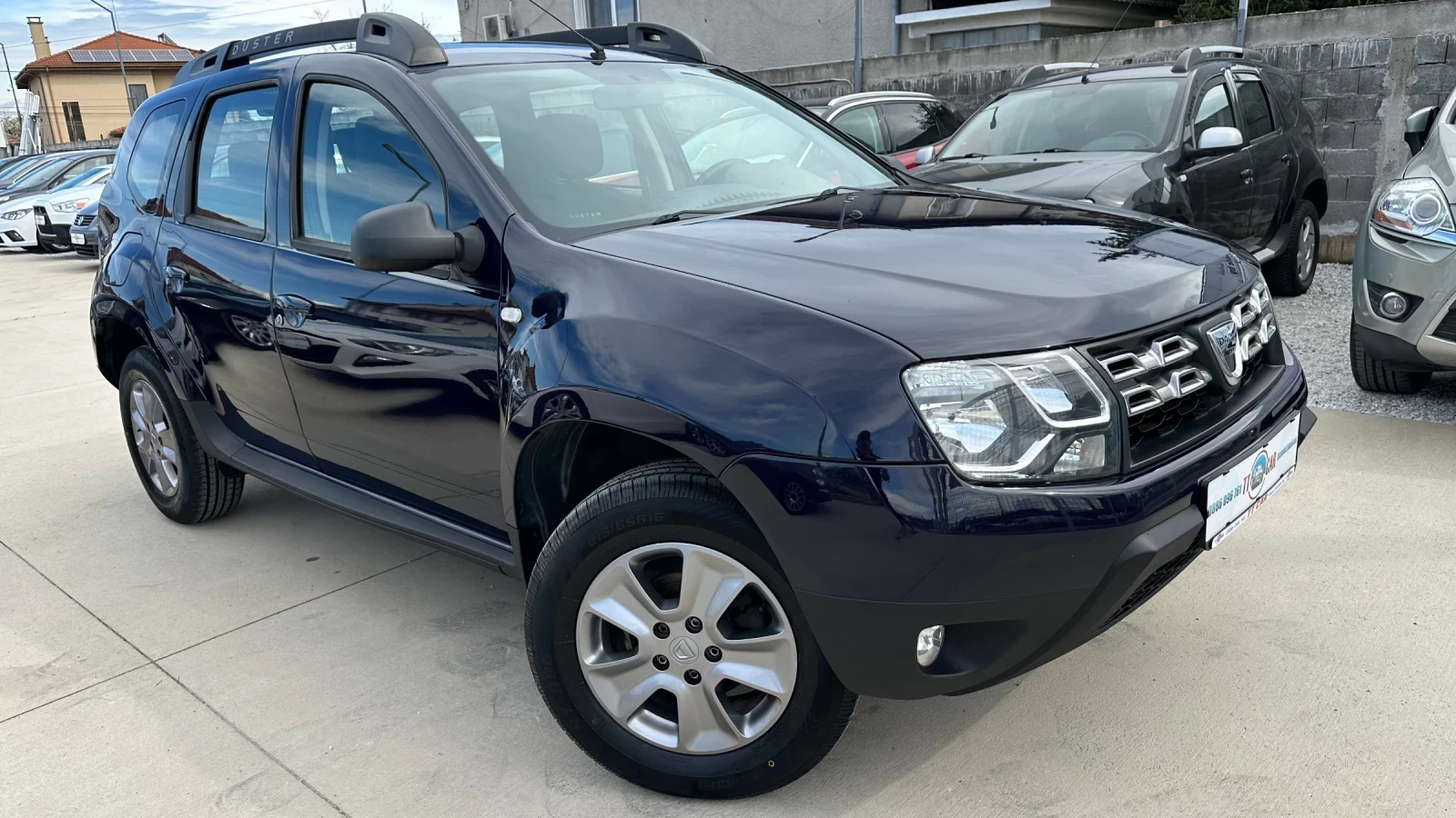 Dacia Duster 1.6i Клима!Газ!Нови гуми!Готов за употреба!, снимка 3 - Автомобили и джипове - 54081457