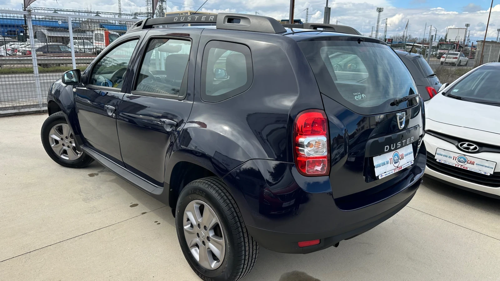 Dacia Duster 1.6i Клима!Газ!Нови гуми!Готов за употреба!, снимка 6 - Автомобили и джипове - 54081457