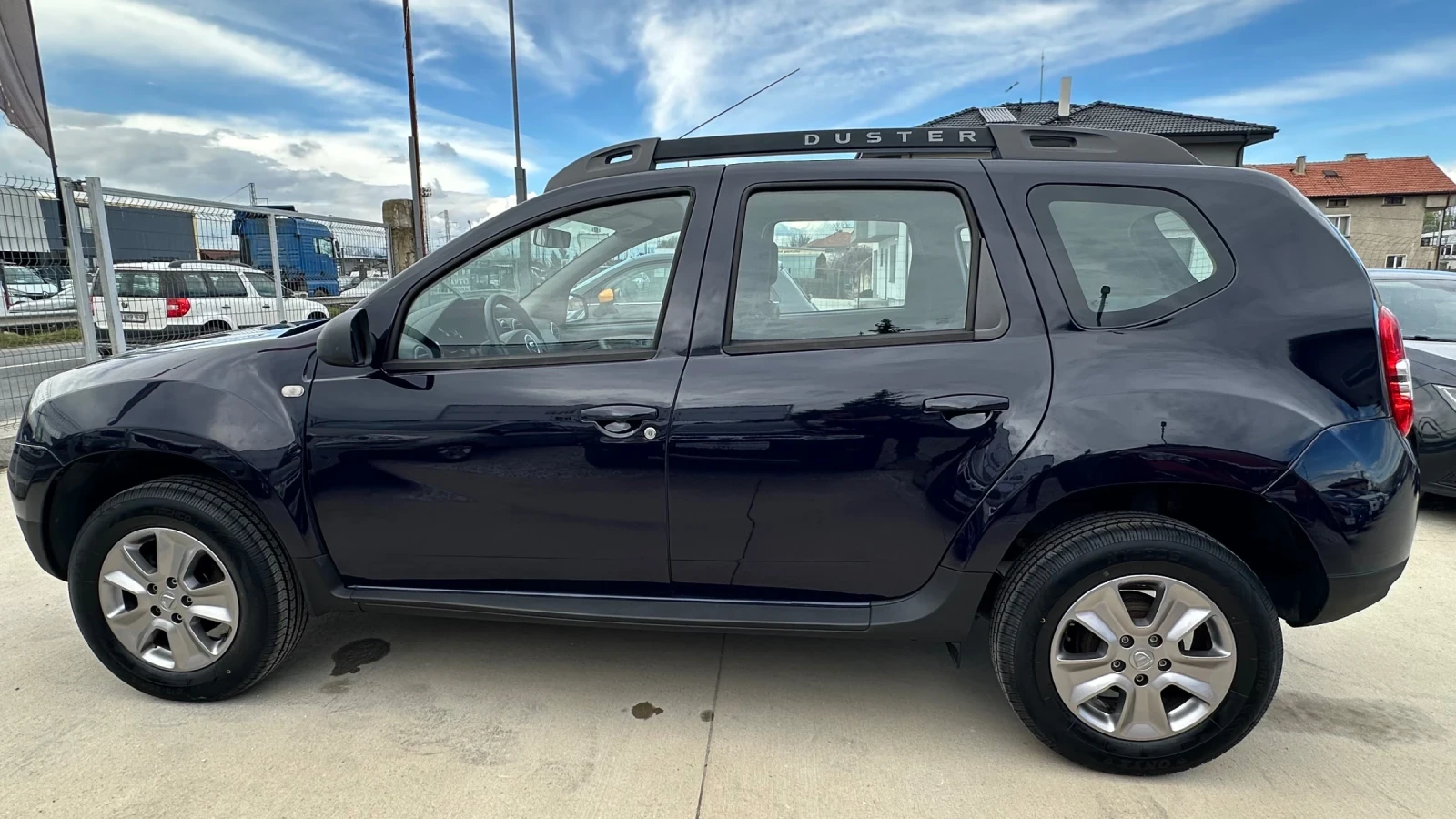 Dacia Duster 1.6i Клима!Газ!Нови гуми!Готов за употреба!, снимка 9 - Автомобили и джипове - 54081457