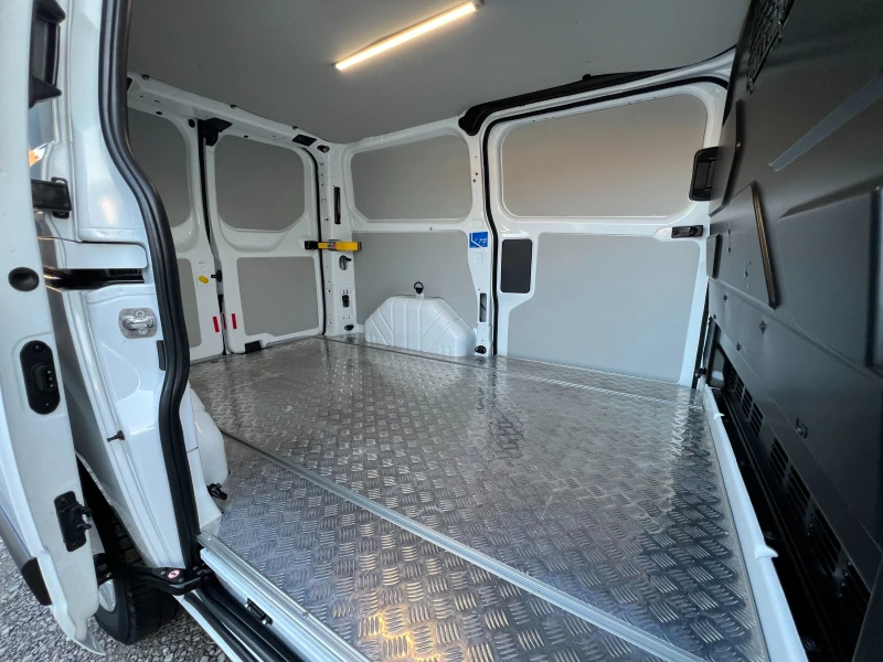 Ford Transit Custom 2.0TDCi 170к.с./АВТОМАТИК/ДИСТРОНИК/Две стр. врати, снимка 12 - Бусове и автобуси - 49368823