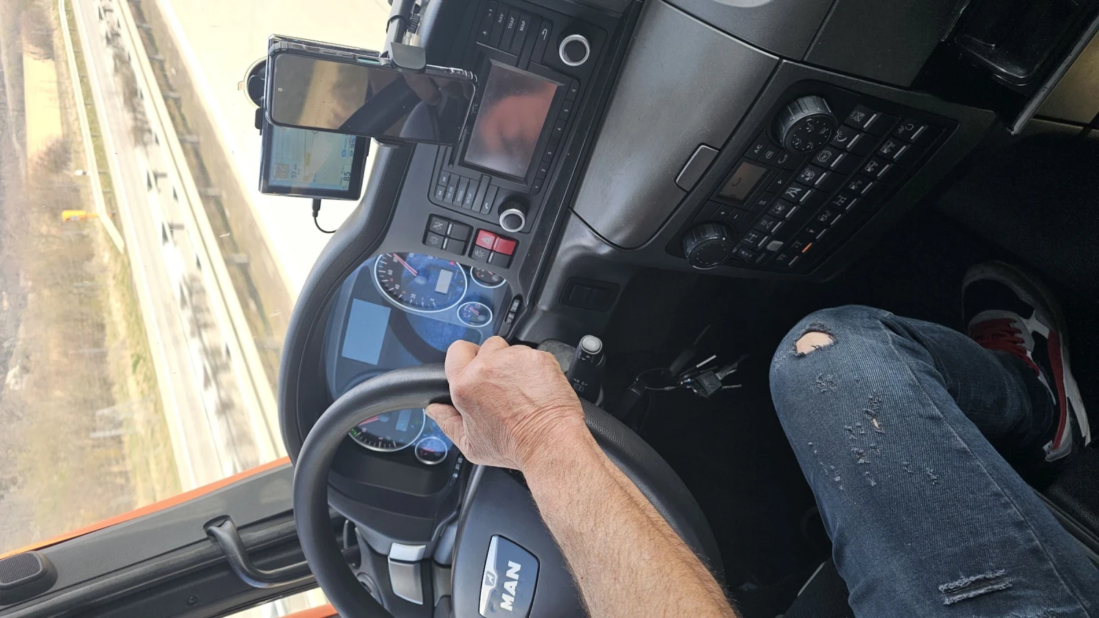 Man 26.463 26480 | Mobile.bg   15