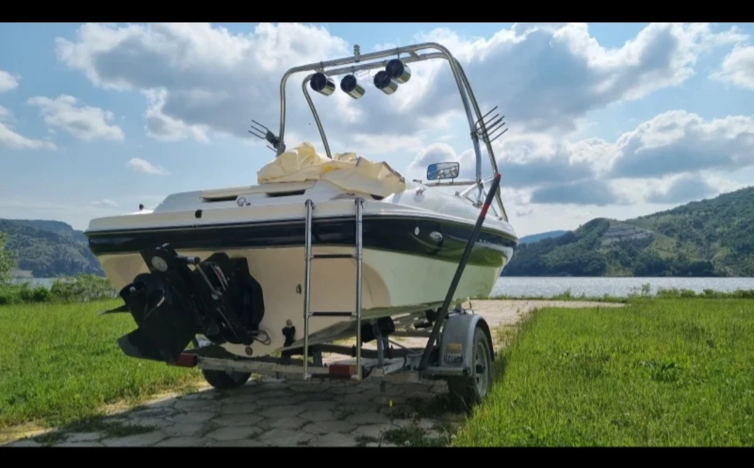Лодка Bayliner Capri 195, снимка 2 - Воден транспорт - 55206712