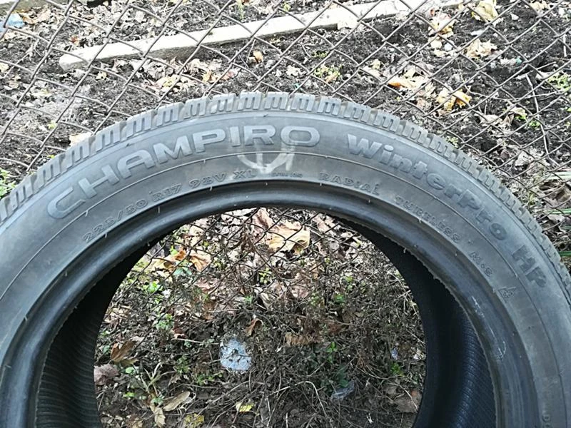 Гуми Зимни 225/50R17, снимка 3 - Гуми и джанти - 23686581