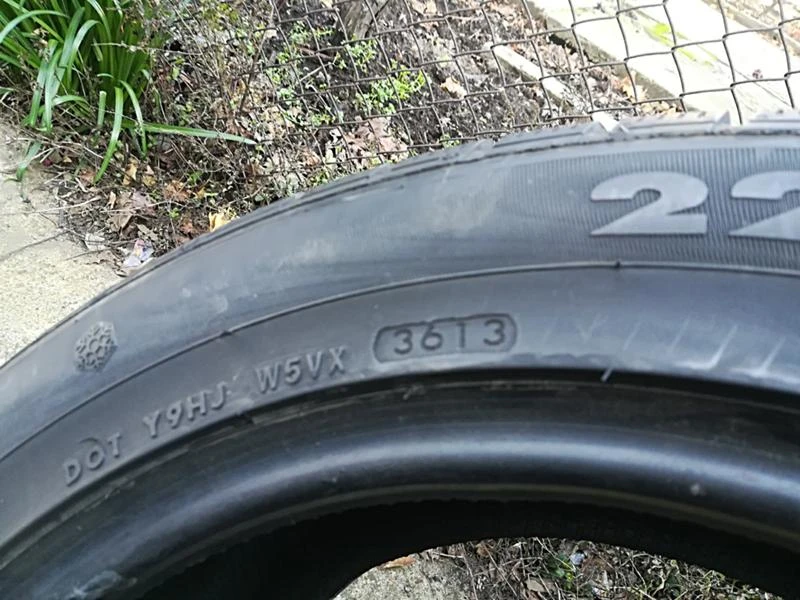 Гуми Зимни 225/50R17, снимка 5 - Гуми и джанти - 23686581