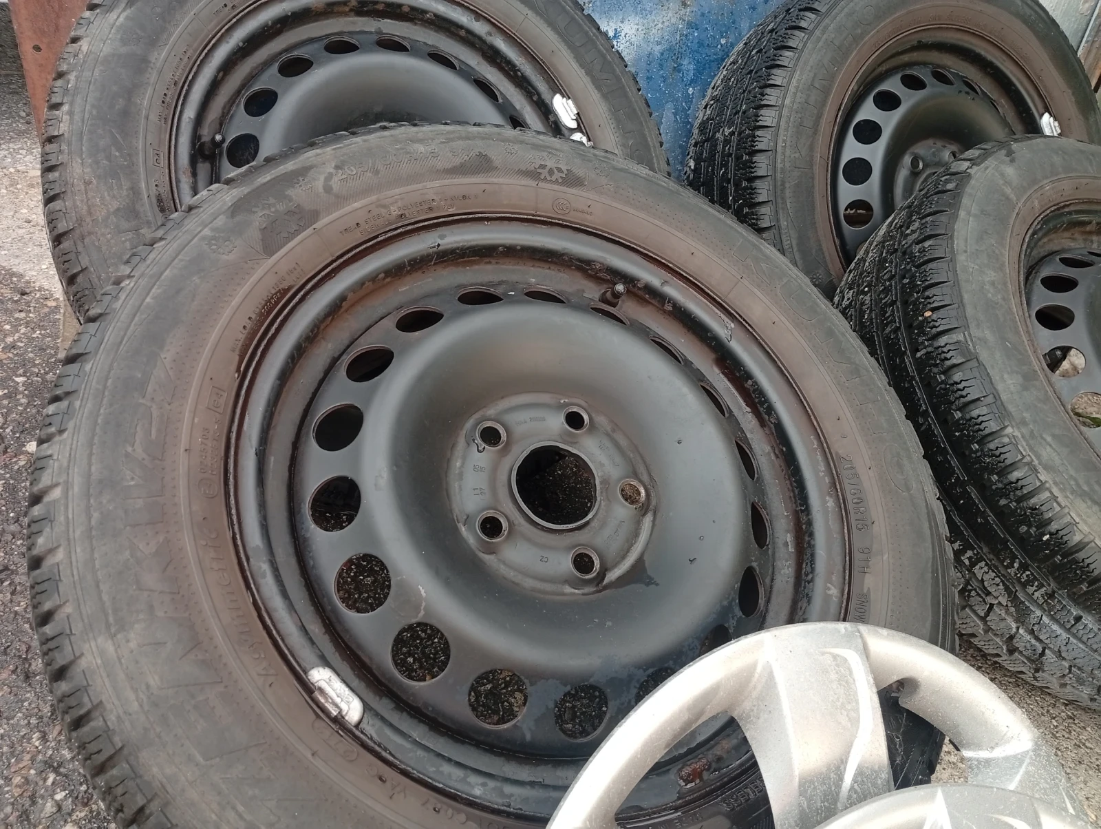 Гуми с джанти Kumho 205/60R15, снимка 2 - Гуми и джанти - 55449002