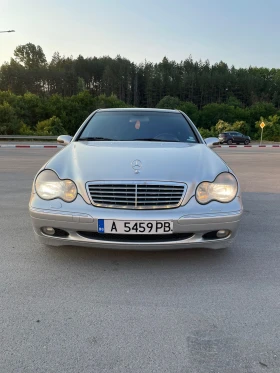     Mercedes-Benz 220
