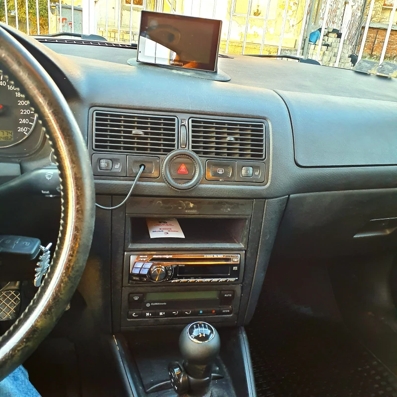 VW Golf 1.6 SR, снимка 7 - Автомобили и джипове - 49238611