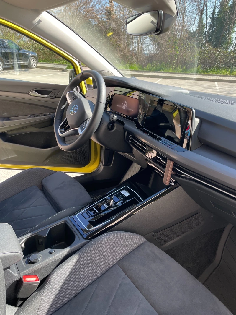VW Golf 8 Style 1.5 eTSI OPF DSG, снимка 8 - Автомобили и джипове - 52391444