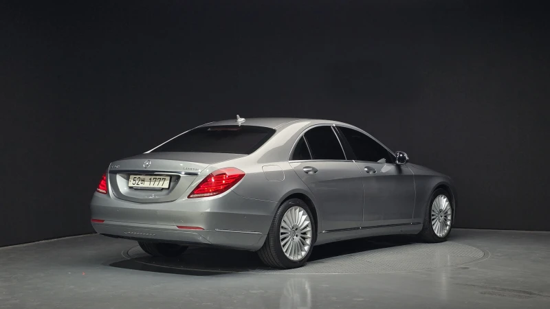 Mercedes-Benz S 350 Сервизна История / Реален пробег / Перфектна !!!, снимка 2 - Автомобили и джипове - 52107935