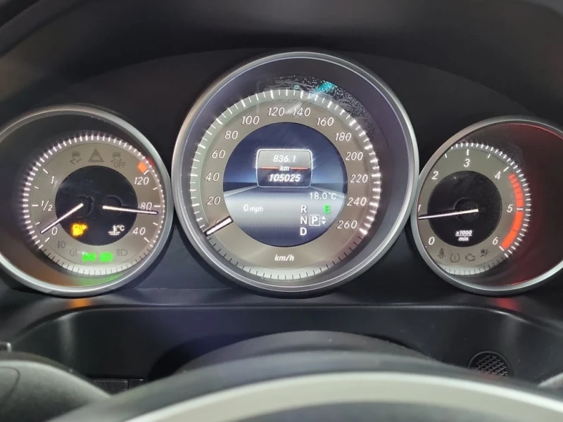 Mercedes-Benz E 250 * BLUETEC * CARFAX * БЕЗ ПЪРВОНАЧАЛНА ВНОСКА, снимка 11 - Автомобили и джипове - 53034844