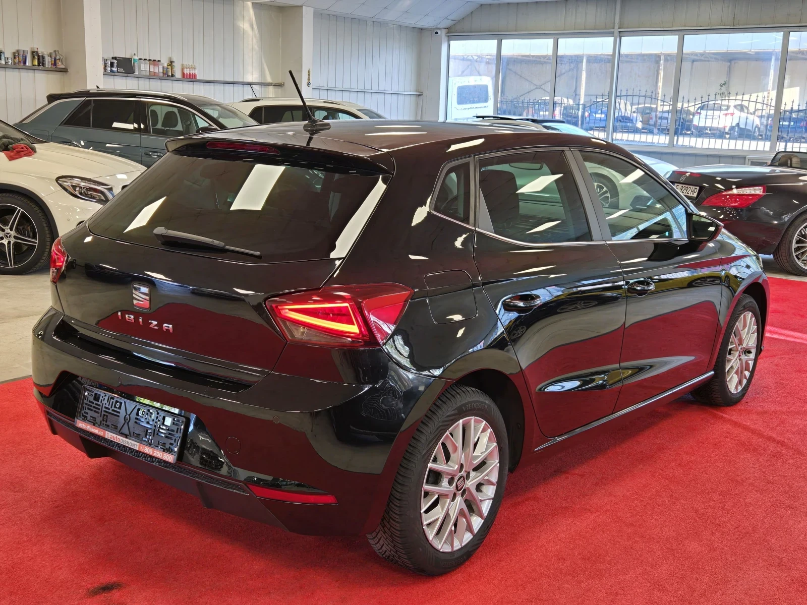 Seat Ibiza 1.6 TDI / 95hp / EU6 / Camera / Navi / CarPlay  - изображение 6