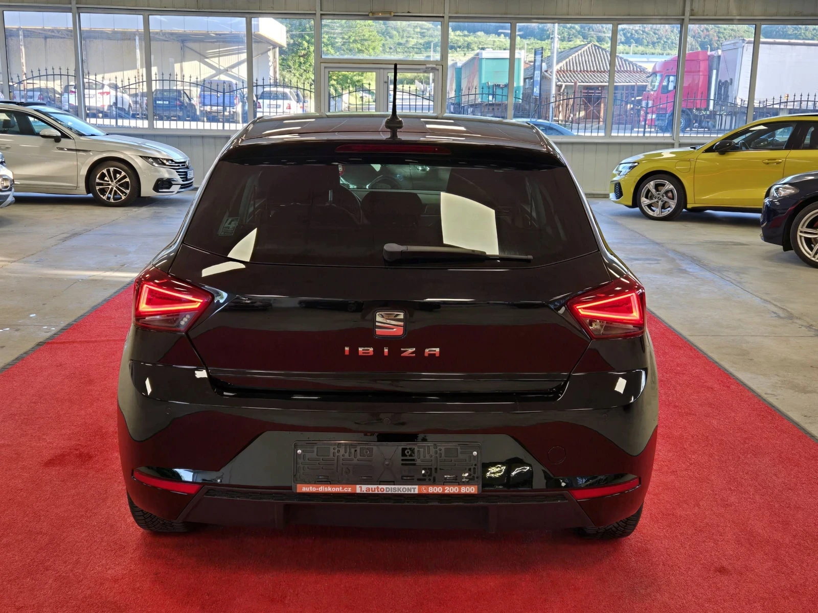 Seat Ibiza 1.6 TDI / 95hp / EU6 / Camera / Navi / CarPlay  - изображение 5