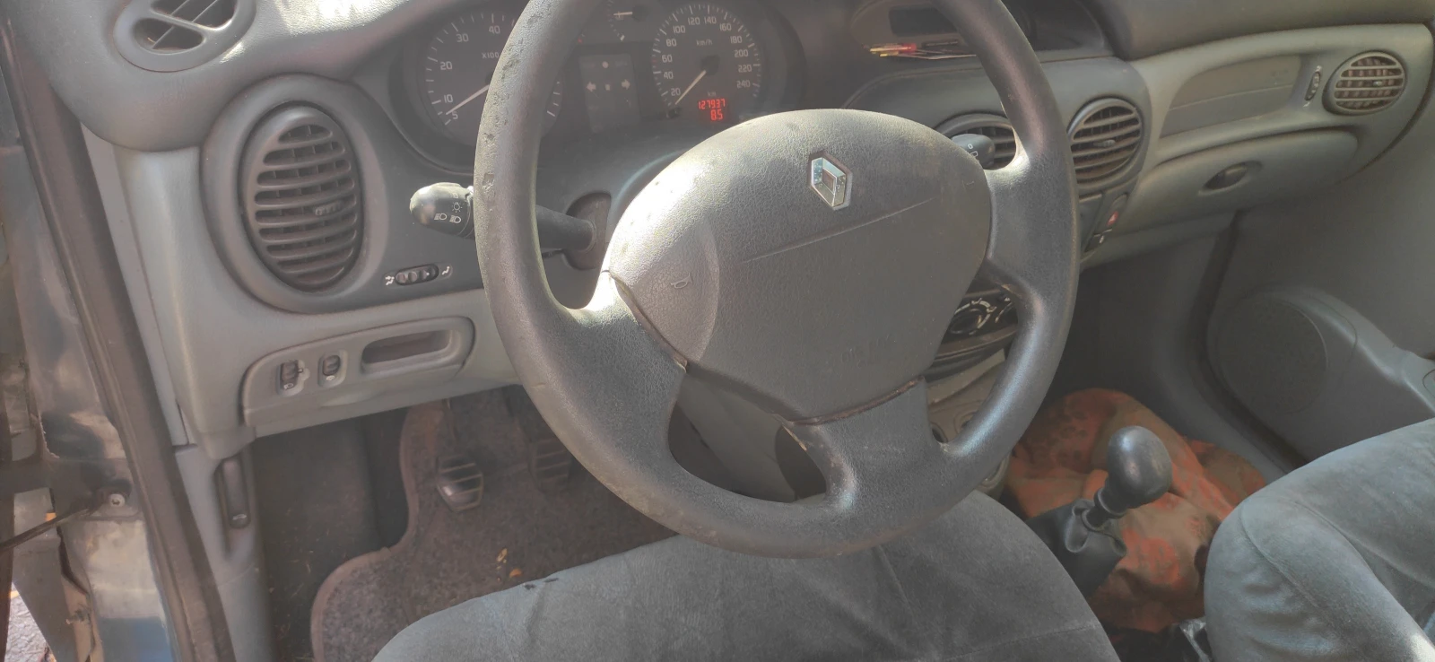 Renault Scenic  1.6 i -108 к.с. - изображение 8