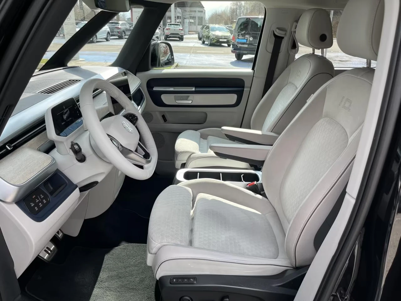 VW ID.Buzz PASSANGER/204HP/PRO/IQLIGHTS/CAM/AMBI/253z, снимка 11 - Автомобили и джипове - 54069783