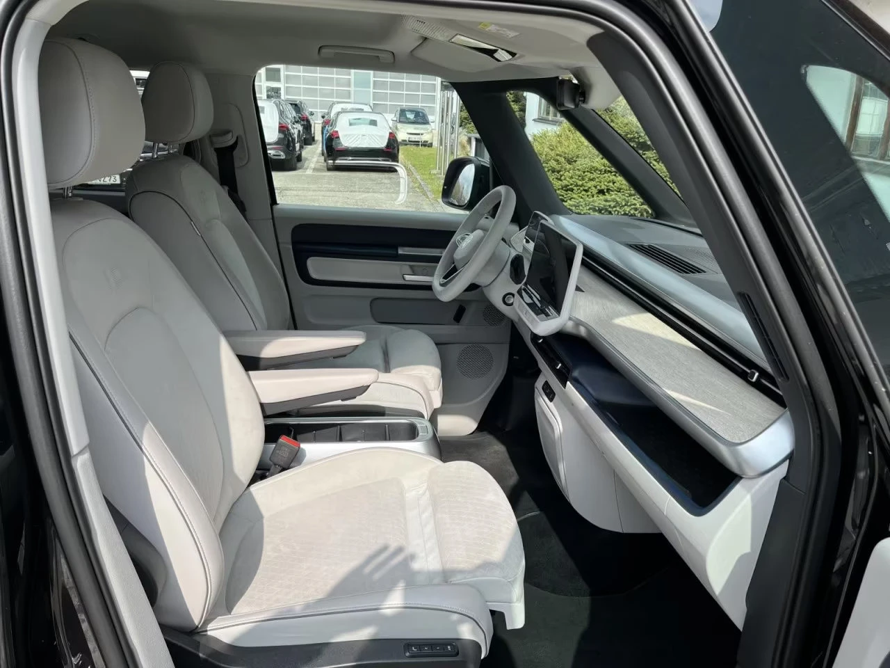 VW ID.Buzz PASSANGER/204HP/PRO/IQLIGHTS/CAM/AMBI/253z, снимка 13 - Автомобили и джипове - 54069783