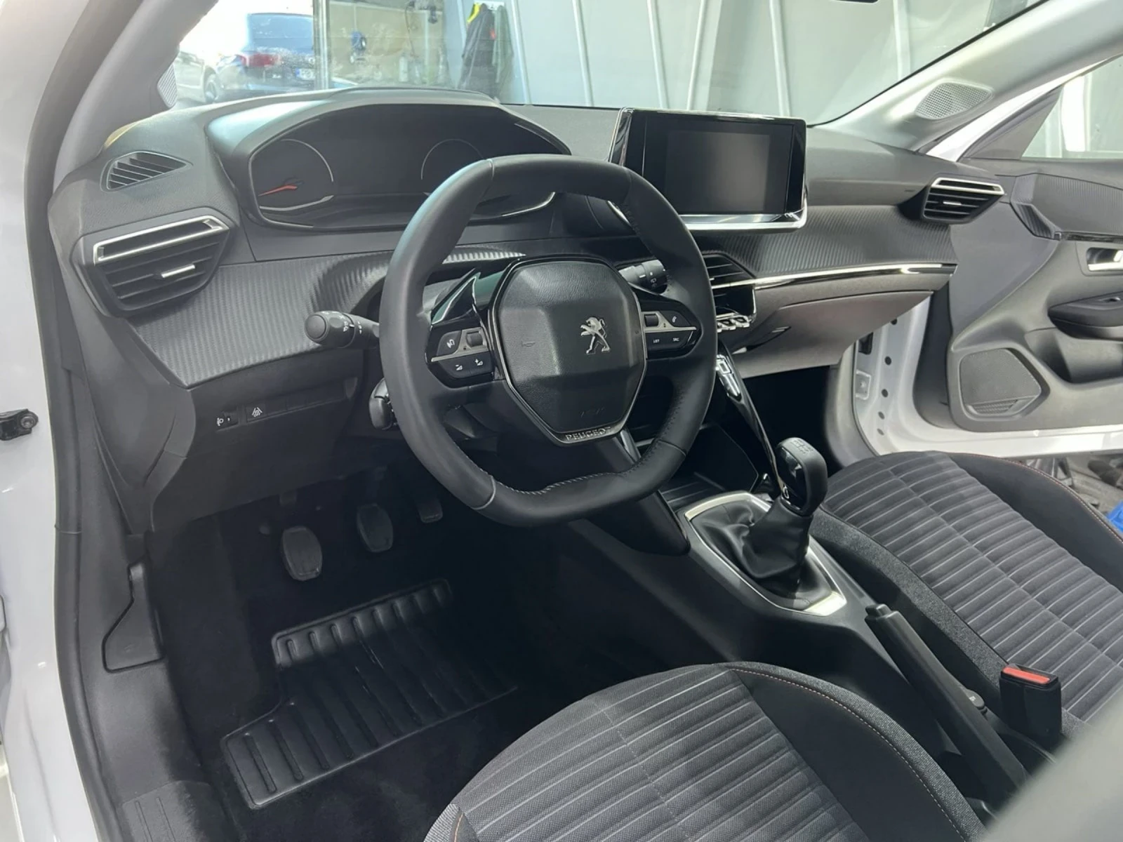 Peugeot 208, снимка 8 - Автомобили и джипове - 54241711