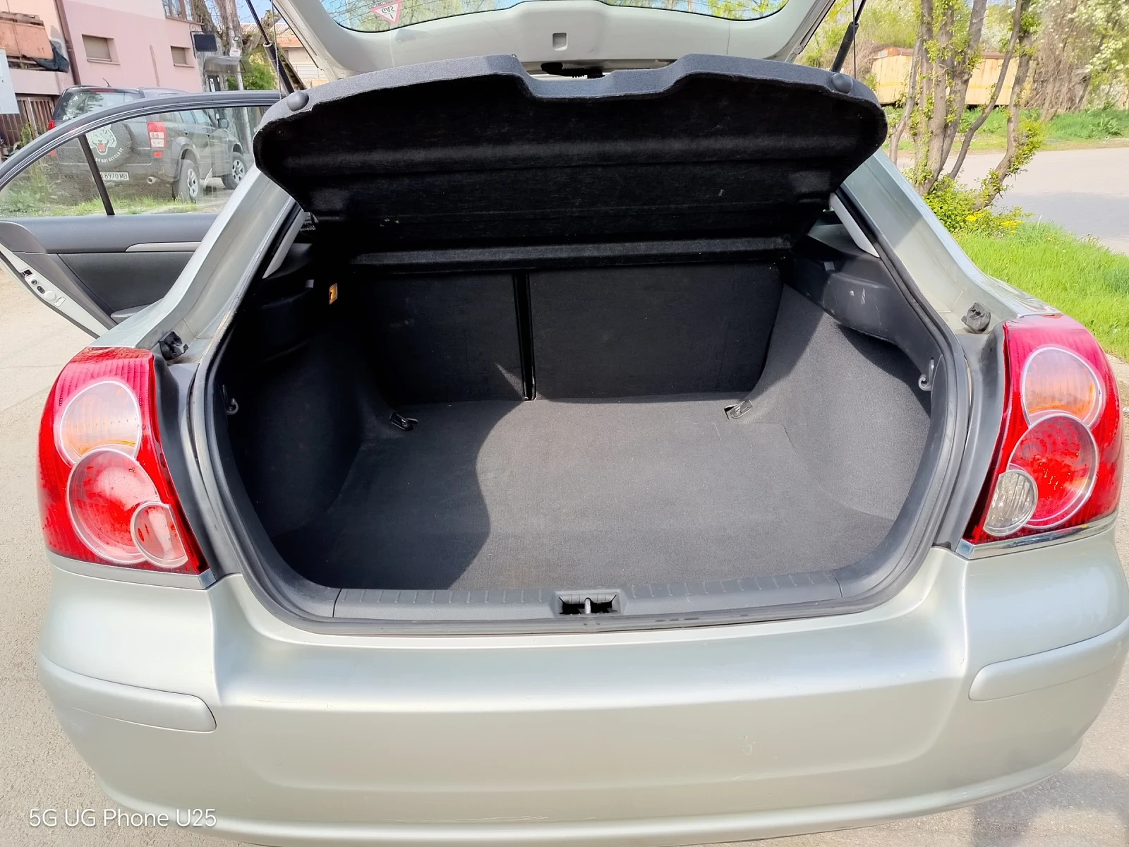 Toyota Avensis 1.8 VVT-I, снимка 8 - Автомобили и джипове - 54294909