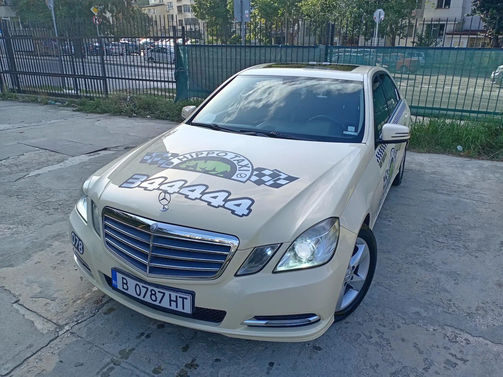 Mercedes-Benz E 200, снимка 2 - Автомобили и джипове - 54336945