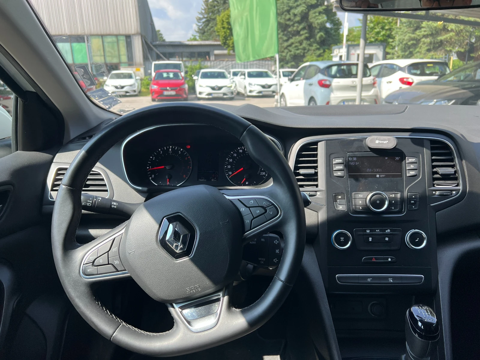 Renault Megane 0.9 Tce, снимка 9 - Автомобили и джипове - 54759723