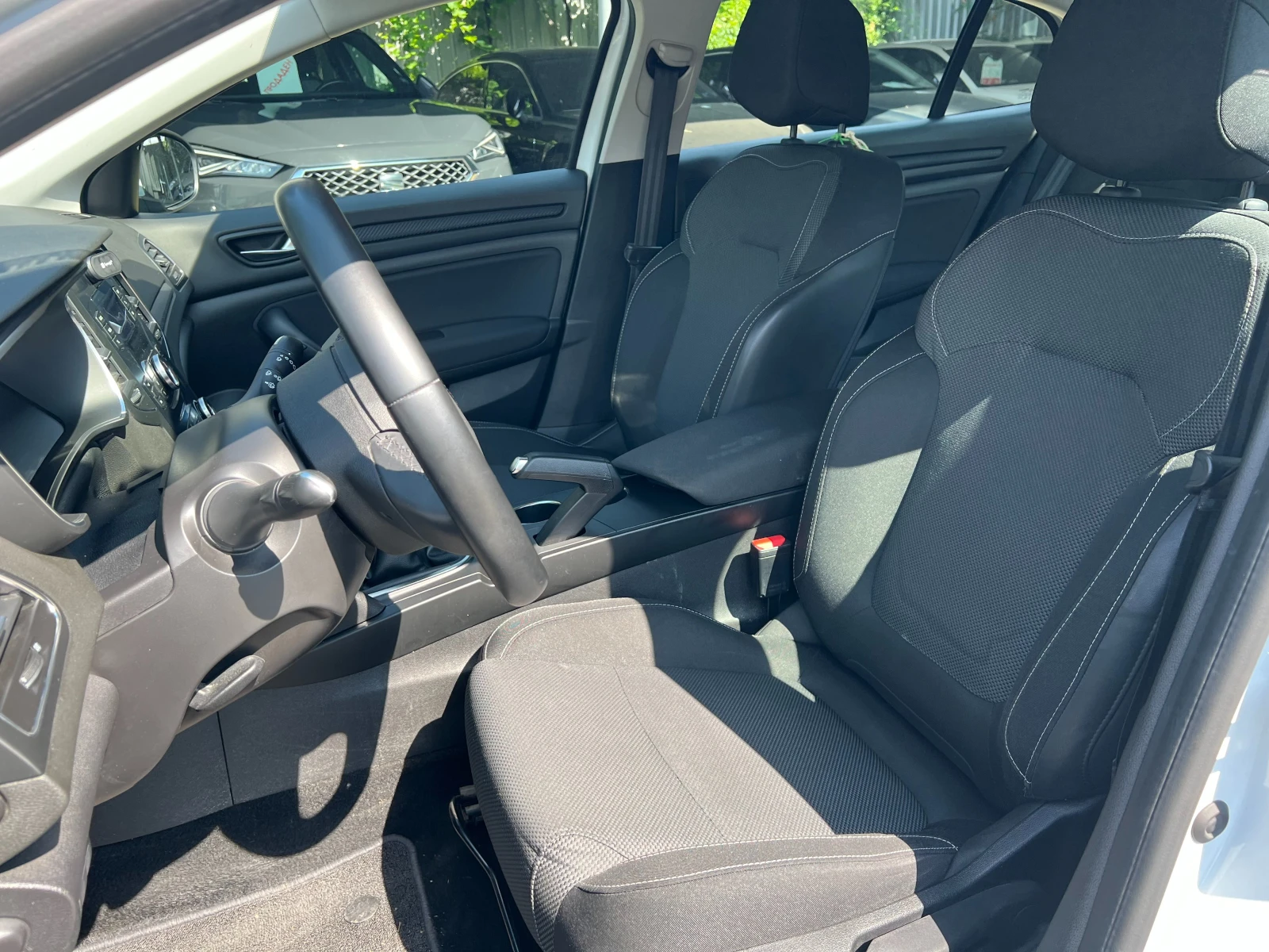 Renault Megane 0.9 Tce, снимка 11 - Автомобили и джипове - 54759723