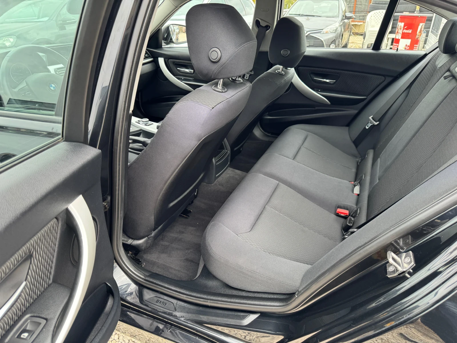 BMW 320 2.0d, снимка 14 - Автомобили и джипове - 55006428