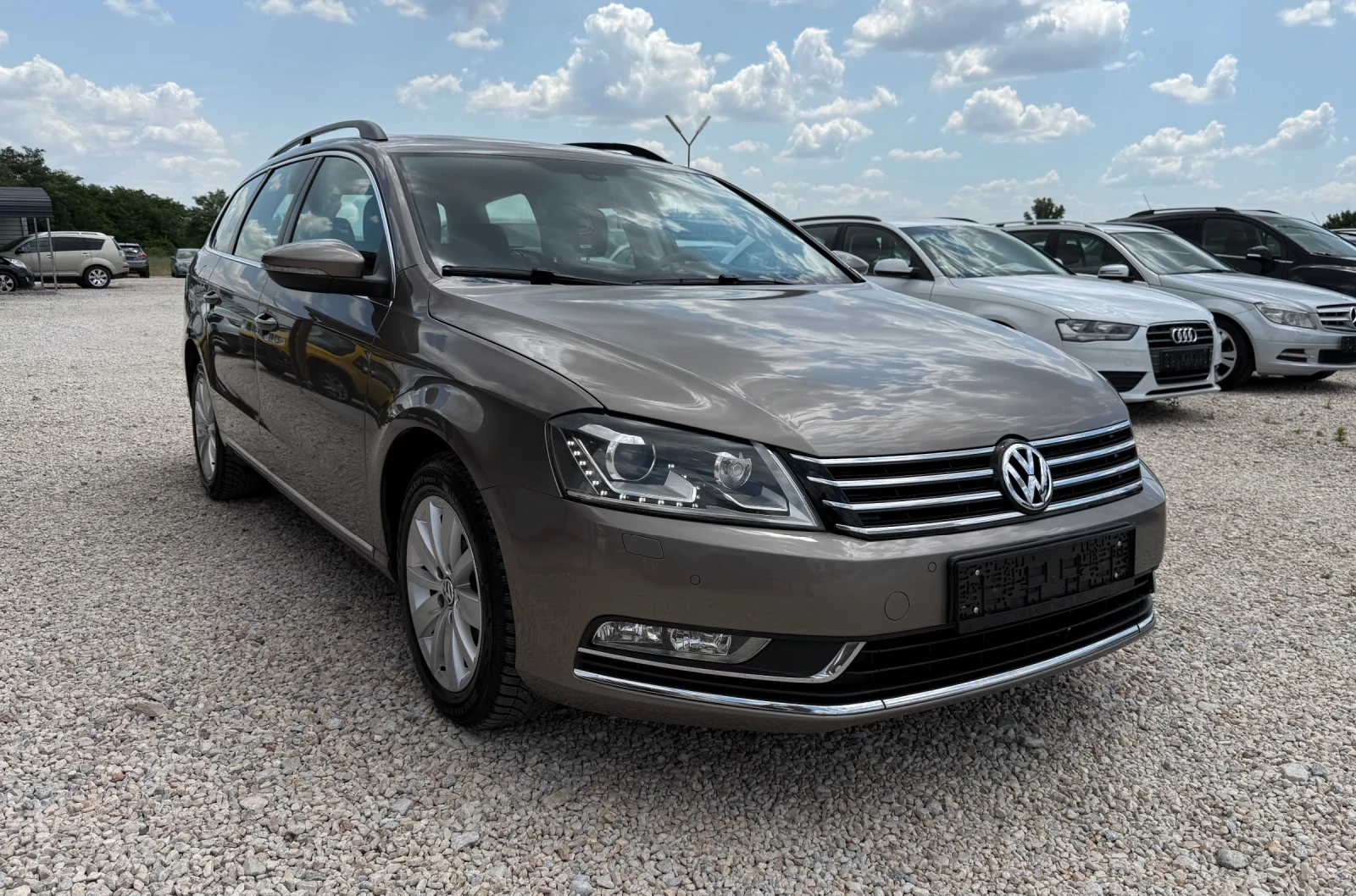 VW Passat 1.4i* 150k.c* CNG* DSG* LED* СЕРВИЗНА ИСТОРИЯ, снимка 2 - Автомобили и джипове - 55174082