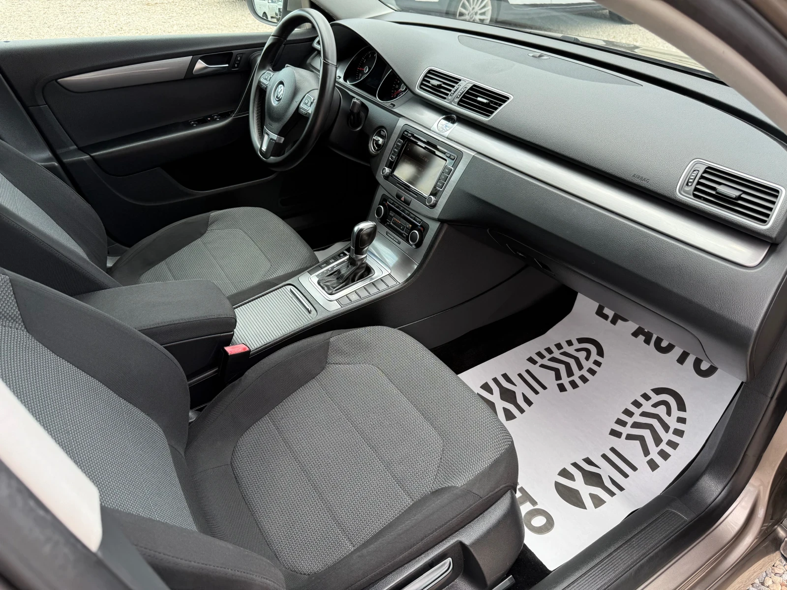 VW Passat 1.4i* 150k.c* CNG* DSG* LED* СЕРВИЗНА ИСТОРИЯ, снимка 9 - Автомобили и джипове - 55174082