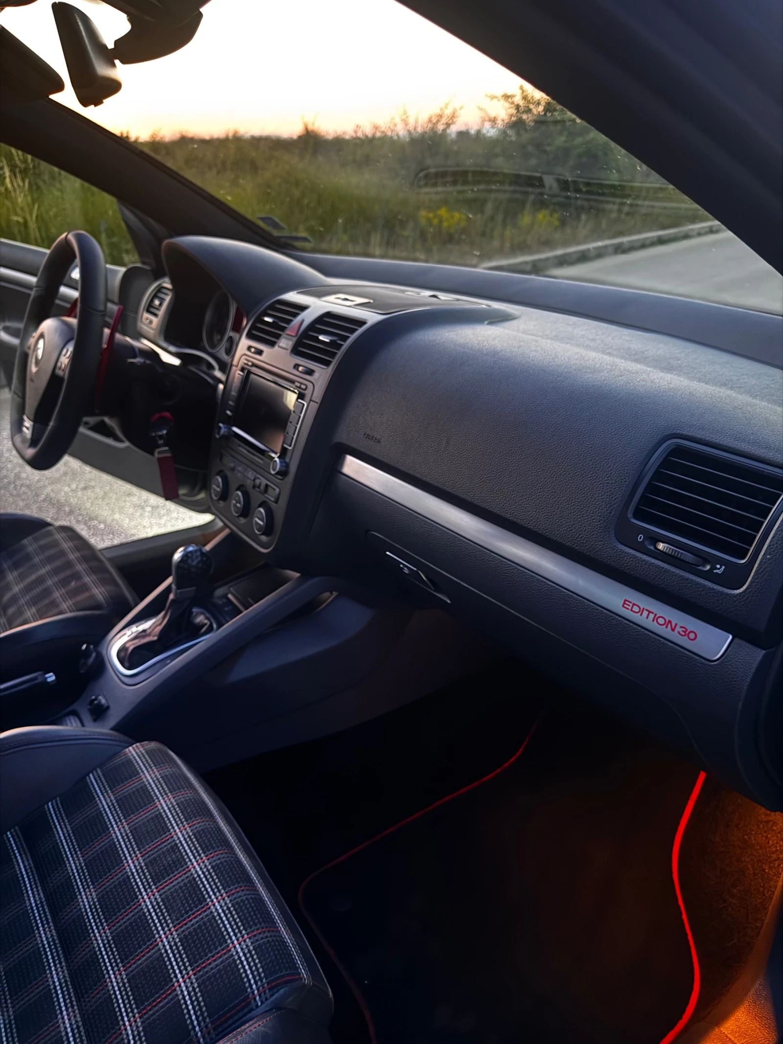 VW Golf GTI Edition 30, снимка 15 - Автомобили и джипове - 55176682