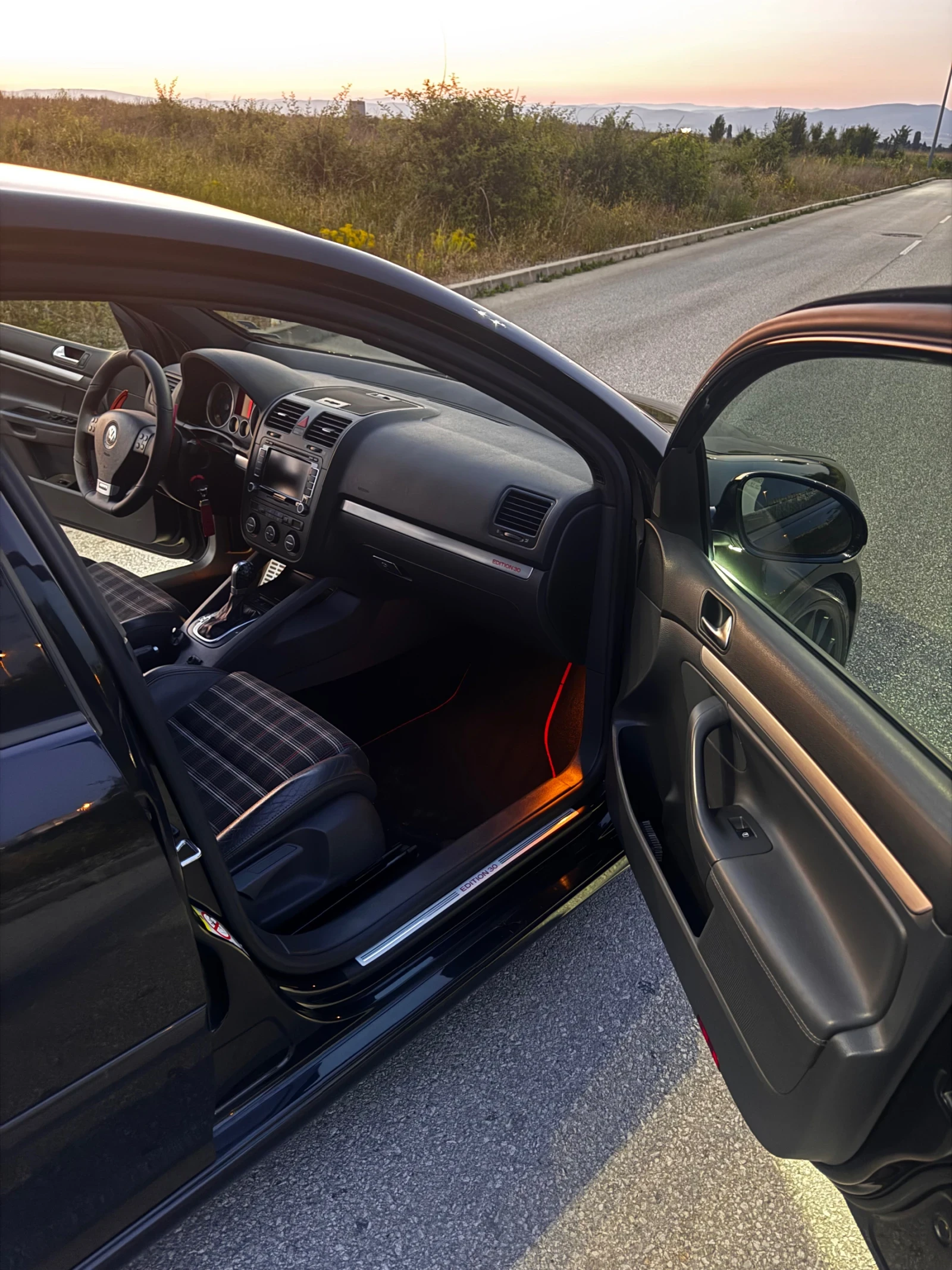 VW Golf GTI Edition 30, снимка 14 - Автомобили и джипове - 55176682
