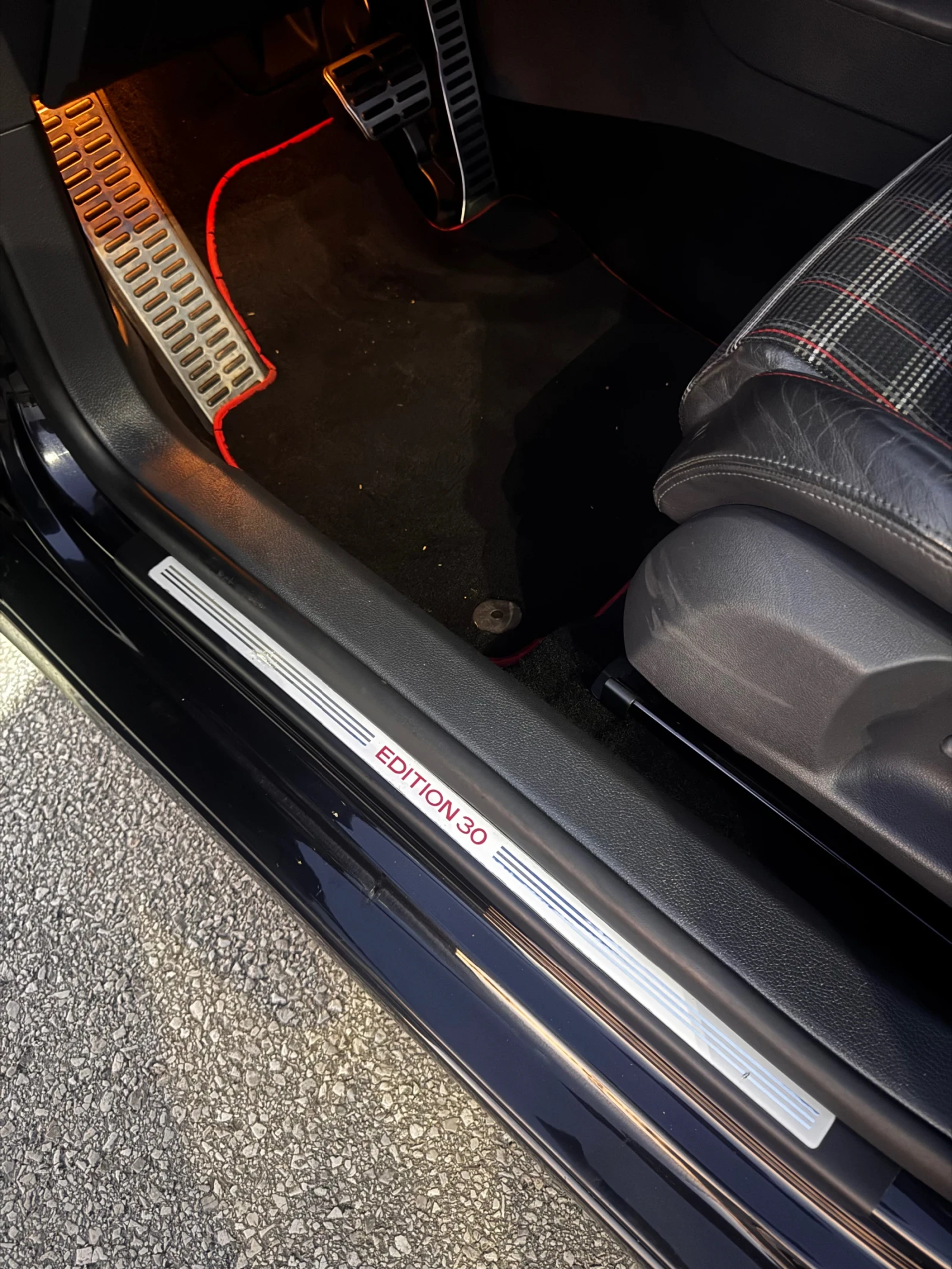 VW Golf GTI Edition 30, снимка 12 - Автомобили и джипове - 55176682