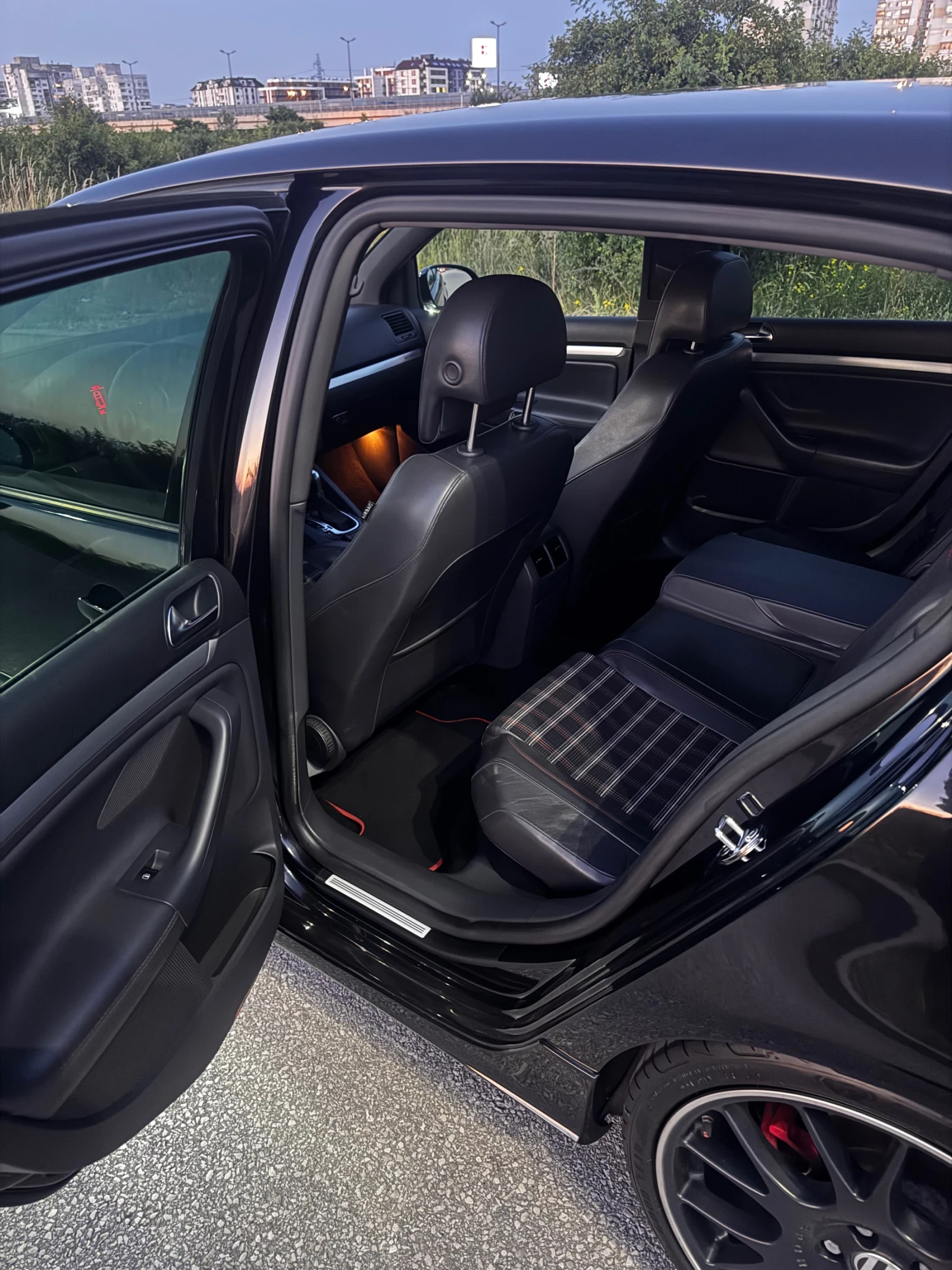 VW Golf GTI Edition 30, снимка 13 - Автомобили и джипове - 55176682
