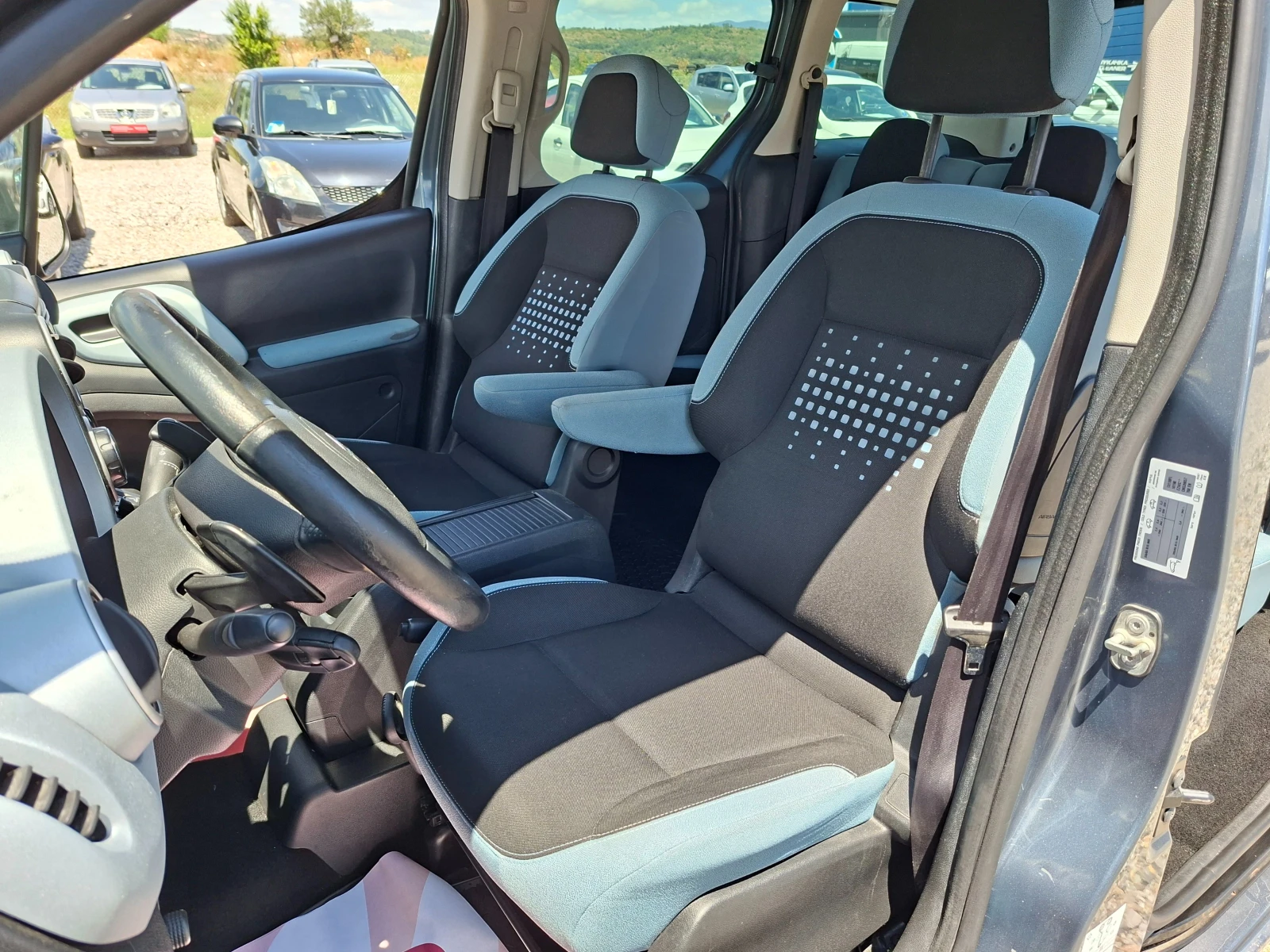 Citroen Berlingo 1.6HDI* AUTOMATIC* * 36м. х 185EUR.*  , снимка 5 - Автомобили и джипове - 55233645