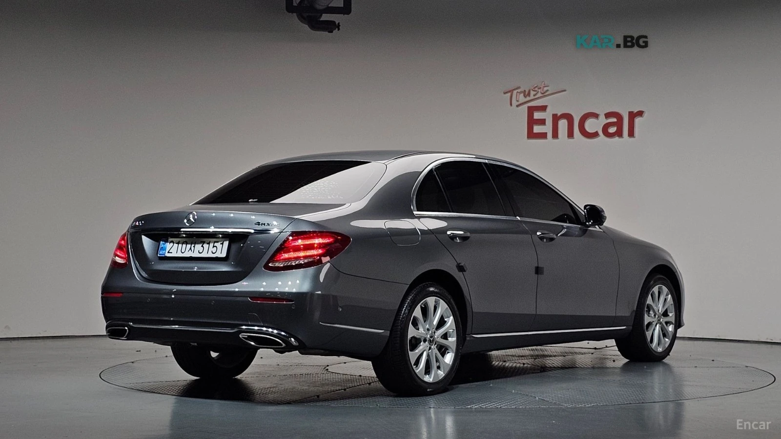 Mercedes-Benz E 300 4MATIC EXCLUSIVE* HUD* 360* ОБДУХВ* НАВИ* ПАНО, снимка 2 - Автомобили и джипове - 56009363