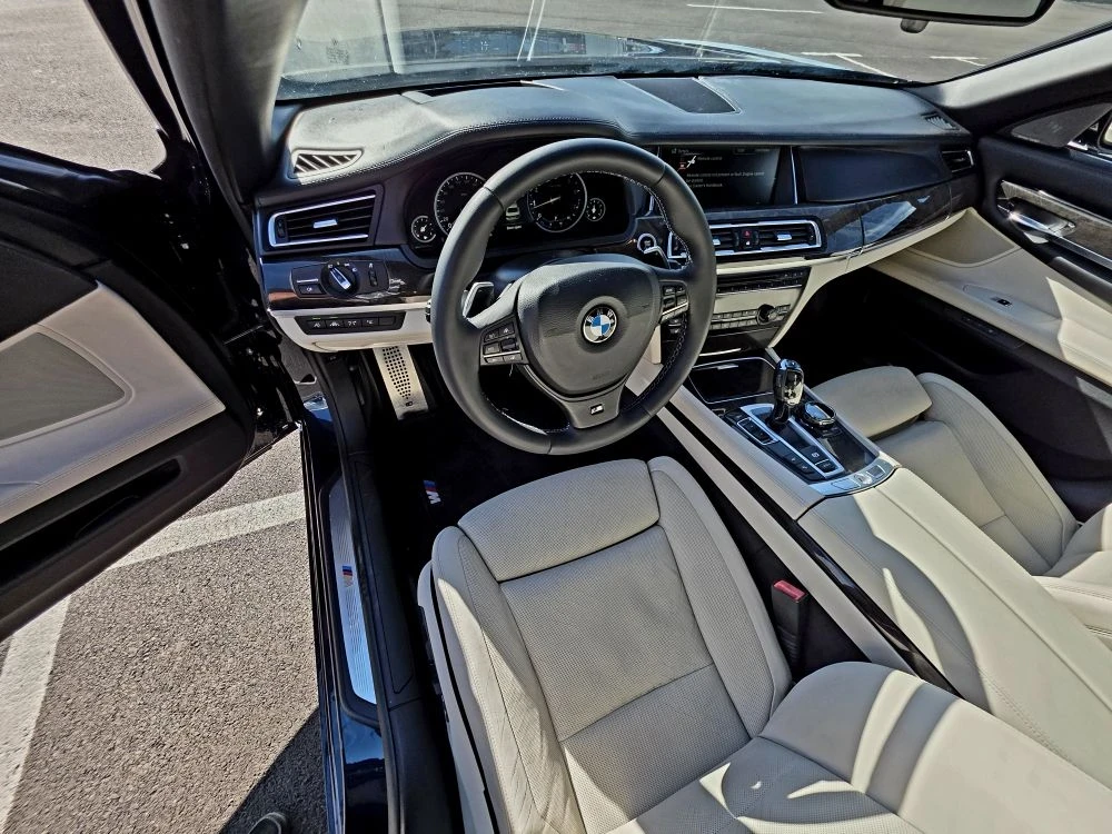 BMW 750 5.0  Benzin  2016г, снимка 13 - Автомобили и джипове - 56659878
