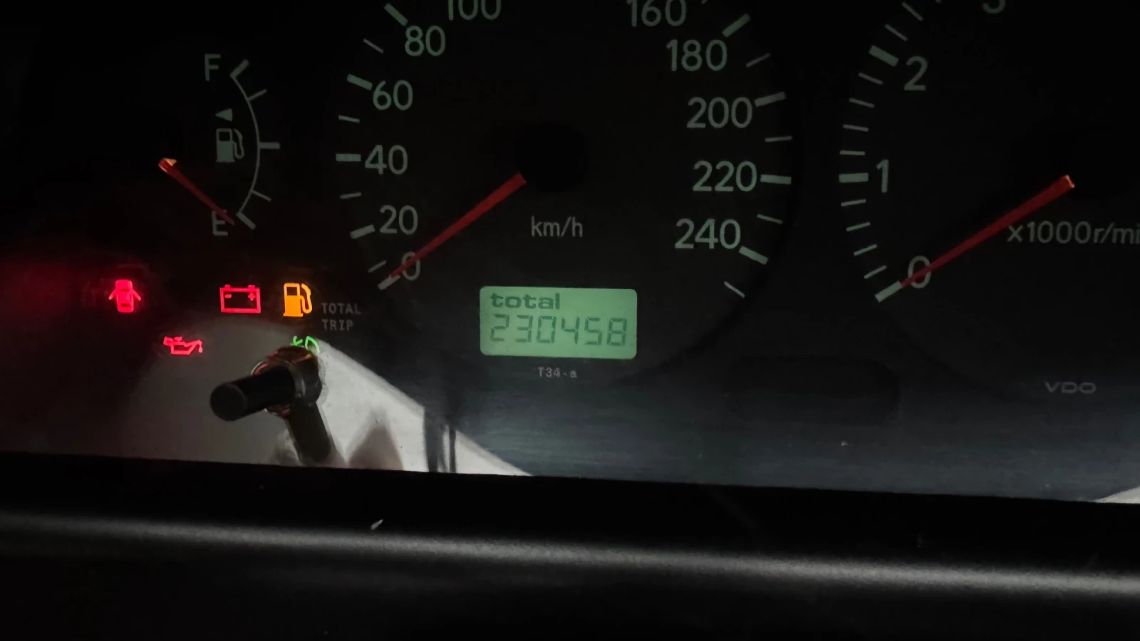 Toyota Avensis 1.6 VVTI, снимка 10 - Автомобили и джипове - 56685701
