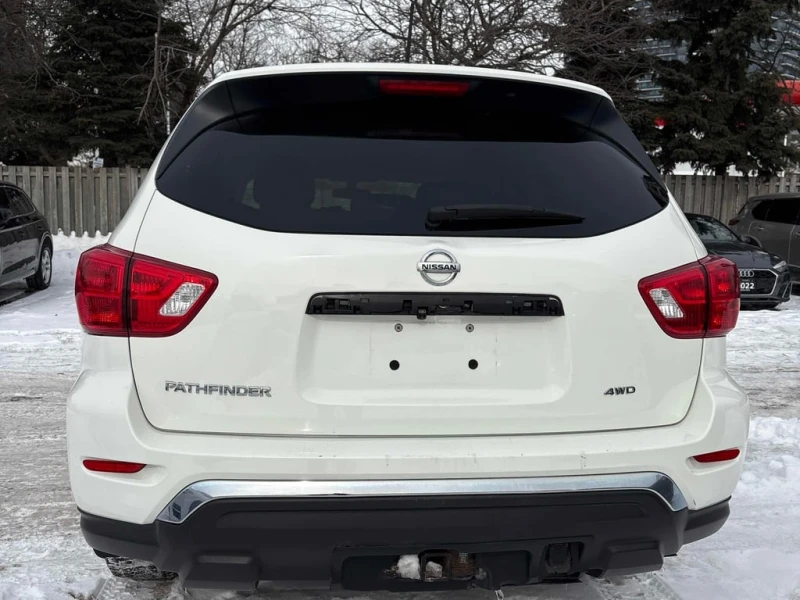 Nissan Pathfinder * 4WD 4dr * CARFAX * БЕЗ ПЪРВОНАЧАЛНА ВНОСКА, снимка 4 - Автомобили и джипове - 53459869