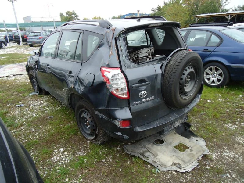 Toyota Rav4 2.2 D4D, снимка 3 - Автомобили и джипове - 12275709