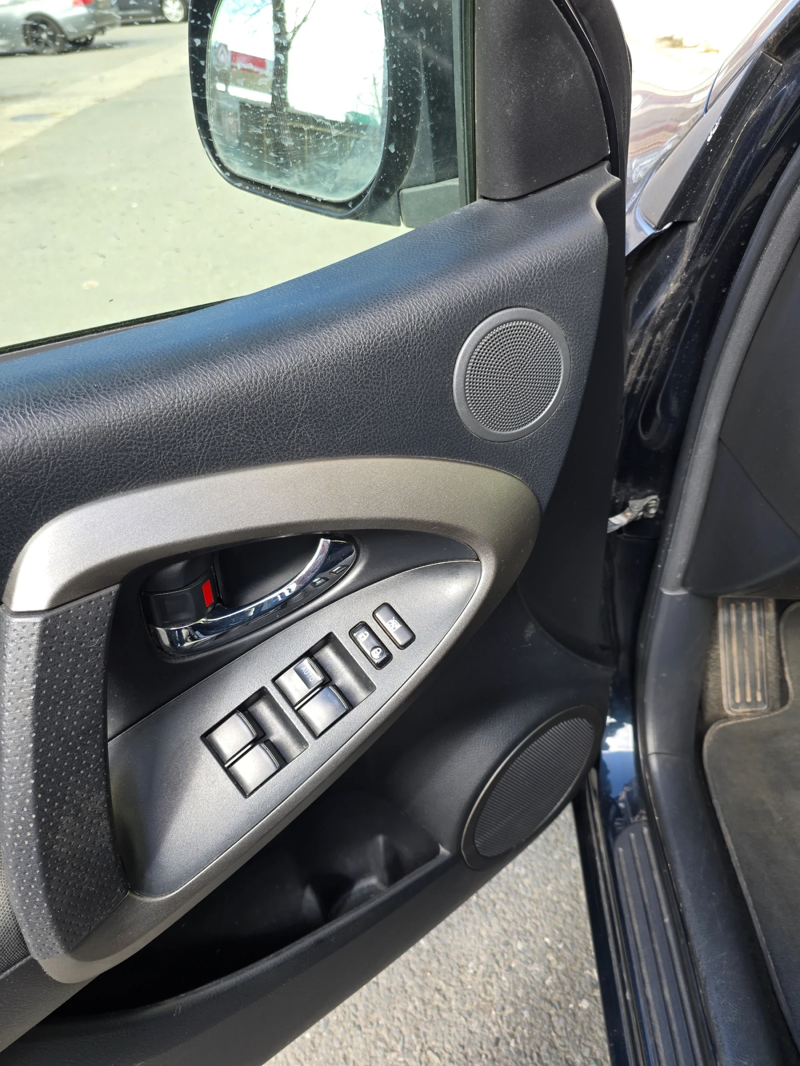 Toyota Rav4 2.0 VVTI, снимка 16 - Автомобили и джипове - 53817723