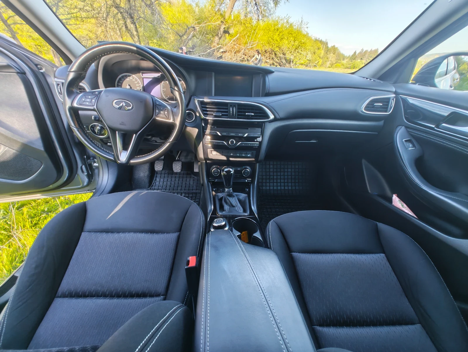 Infiniti Q30, снимка 13 - Автомобили и джипове - 54305682