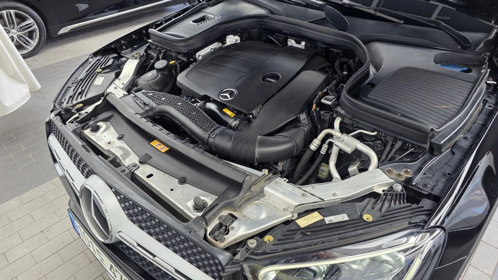 Mercedes-Benz GLC 300 4MATIC/DIGITAL/HEAD-UP/PANOROOF/DRIVE-ASSISTS, снимка 17 - Автомобили и джипове - 55421959