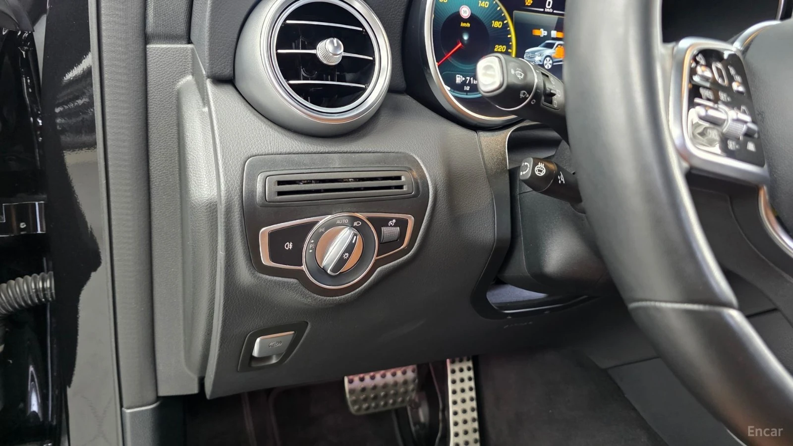 Mercedes-Benz GLC 300 4MATIC/DIGITAL/HEAD-UP/PANOROOF/DRIVE-ASSISTS, снимка 12 - Автомобили и джипове - 55421959