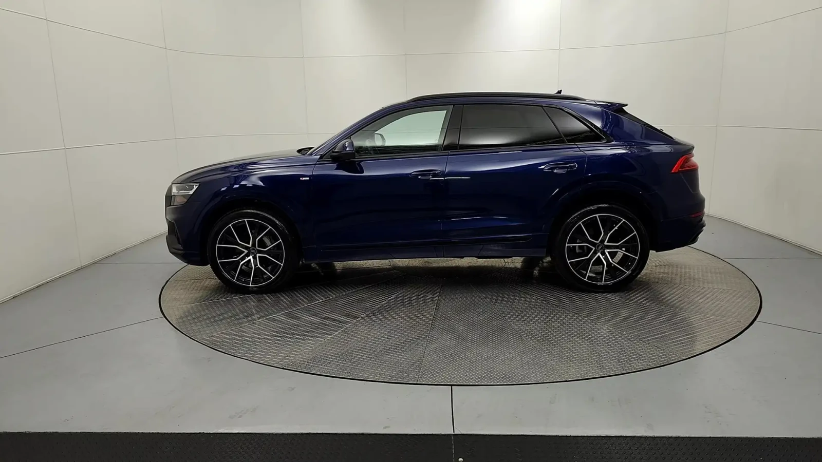 Audi Q8 PROGRESSIV, снимка 5 - Автомобили и джипове - 55799718
