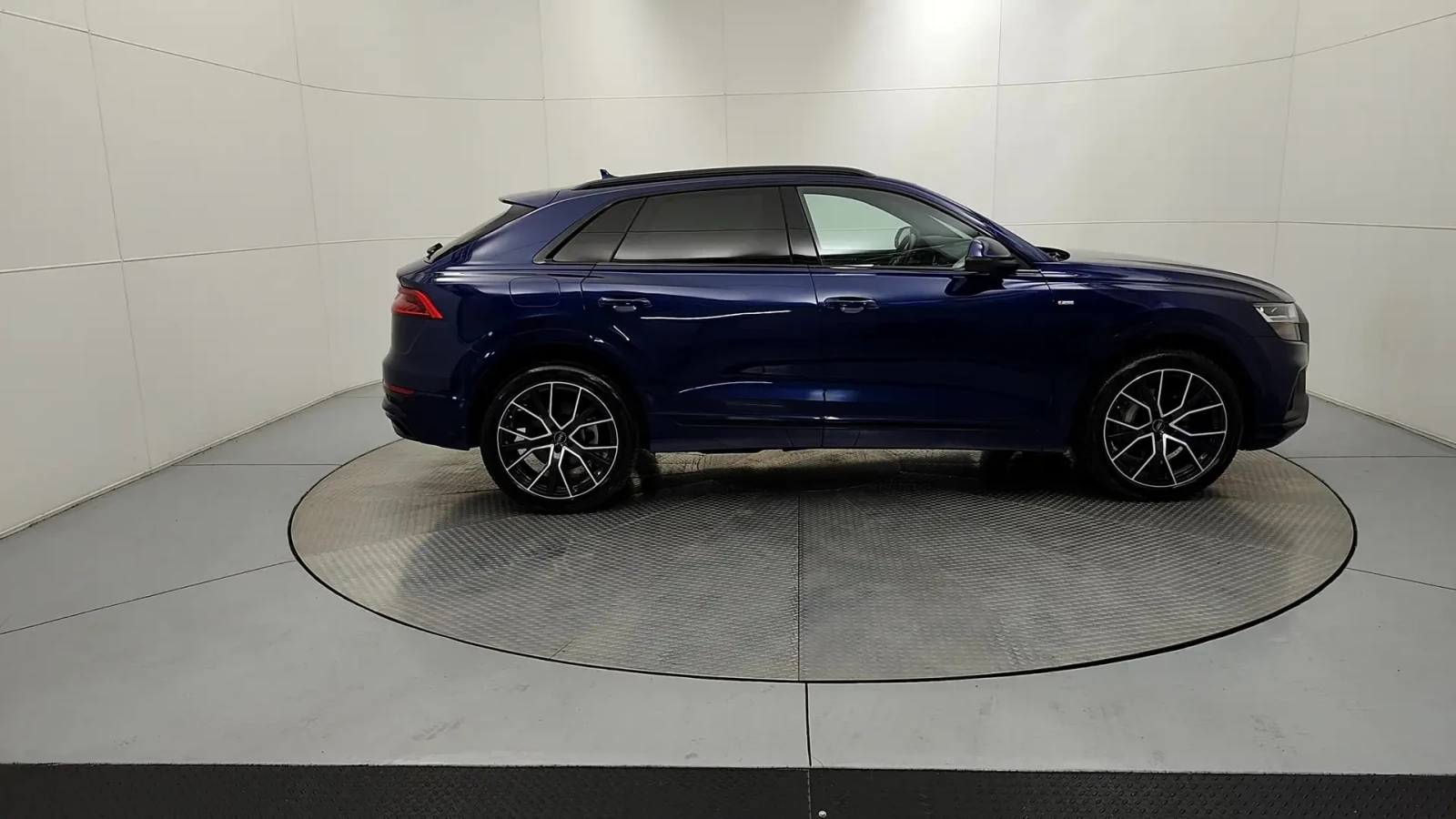 Audi Q8 PROGRESSIV, снимка 9 - Автомобили и джипове - 55799718